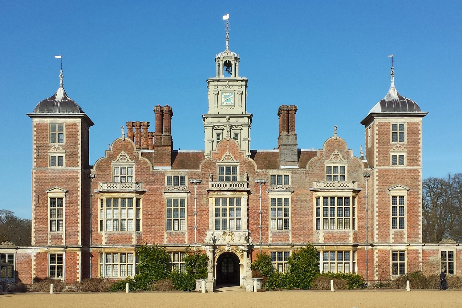 The magnificent Blickling Hall, a Jacobean mansion set amidst stunning gardens and parkland, a must-visit National Trust site near Hays Wood Retreat in Norfolk.